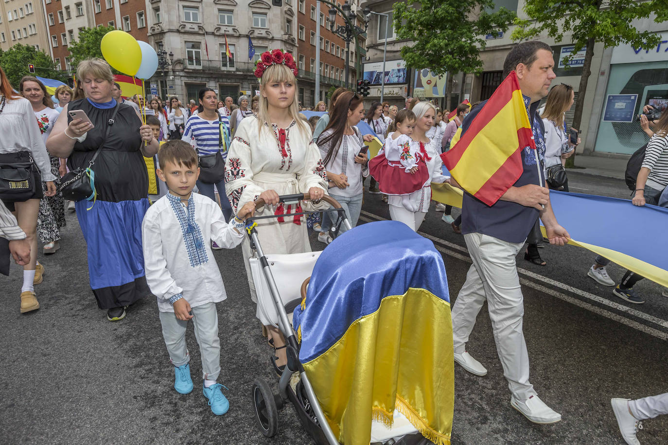 Así ha sido la marcha por Ucrania este domingo en Santander