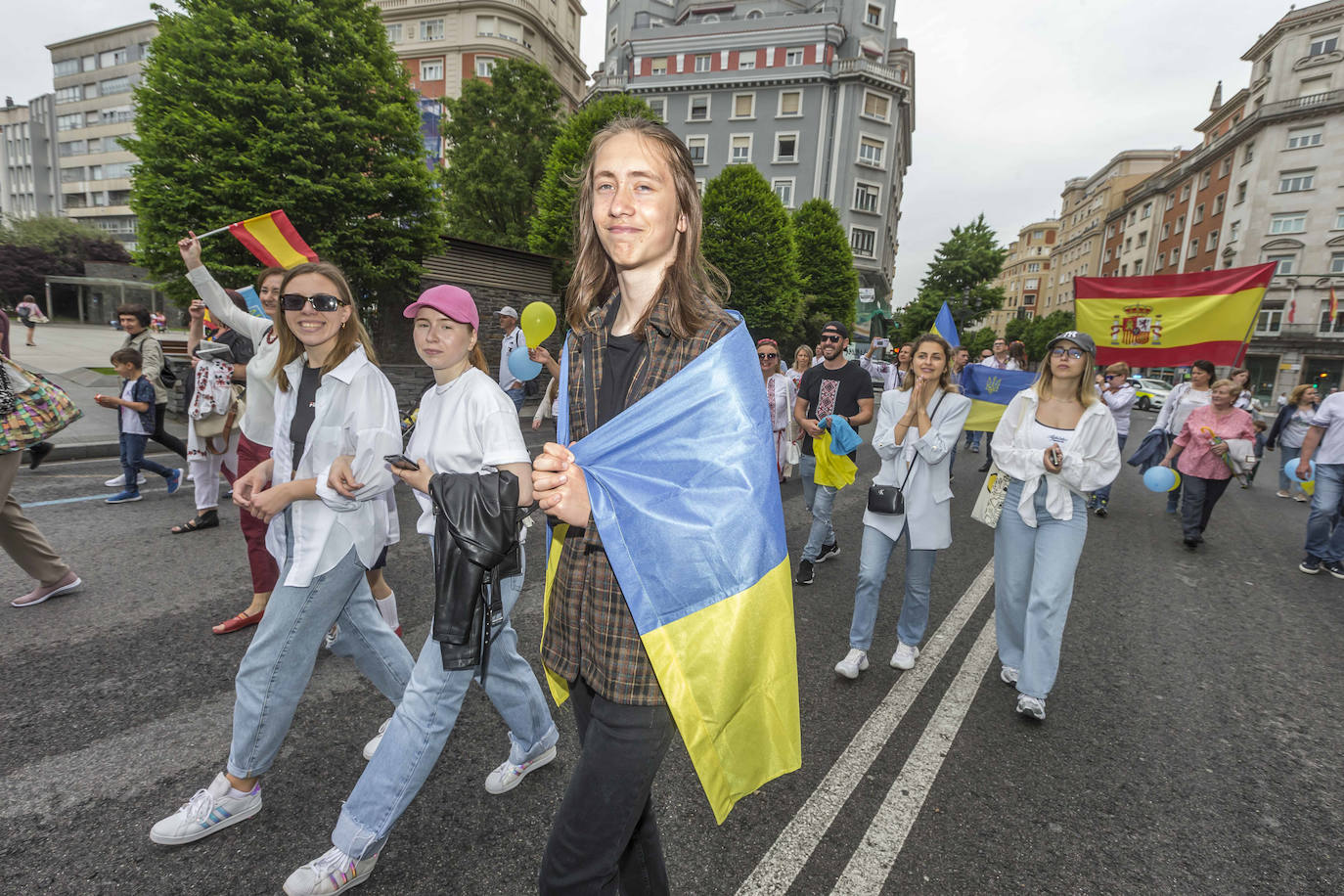 Así ha sido la marcha por Ucrania este domingo en Santander