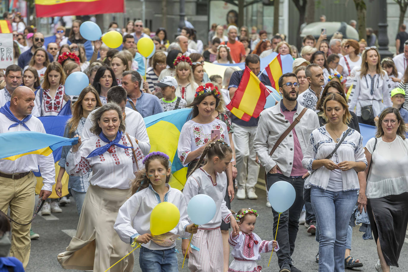 Así ha sido la marcha por Ucrania este domingo en Santander