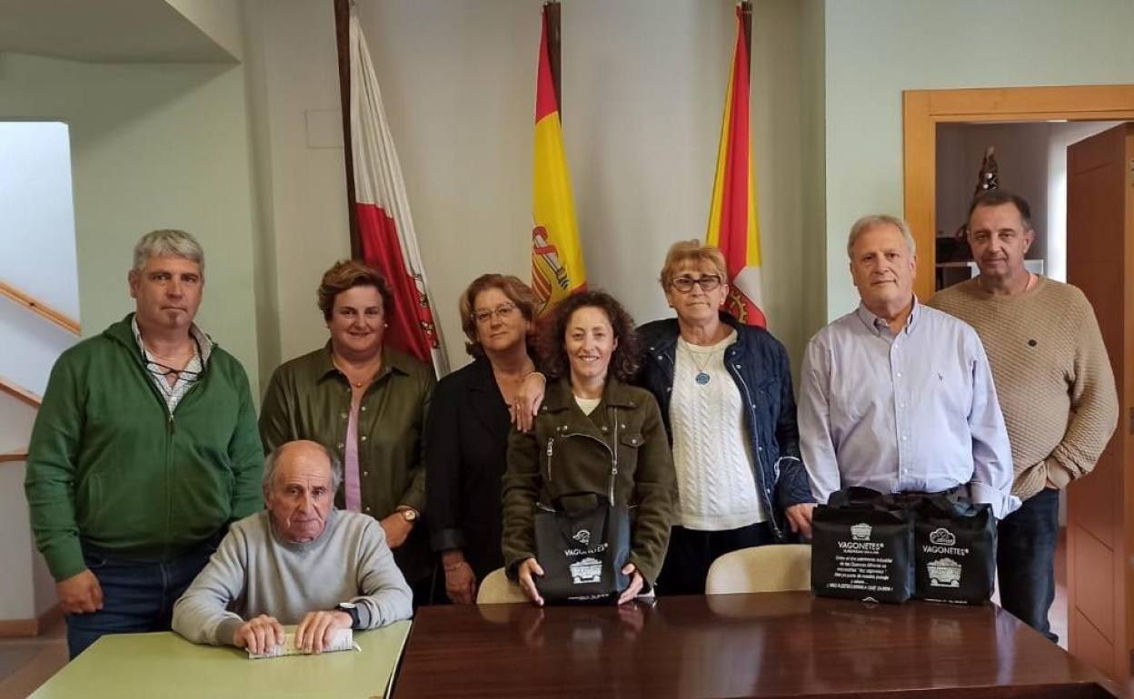 Encuentro entre la corporación de Molledo y representantes asturianos.