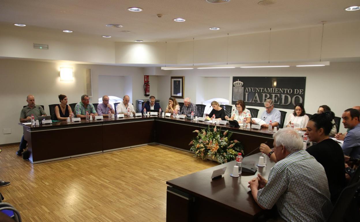 Los ediles de la Corporación pejina, durante una sesión plenaria de la presente legislatura 