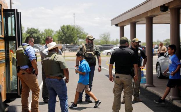 Mueren 19 niños y dos adultos en un tiroteo en una escuela de Texas