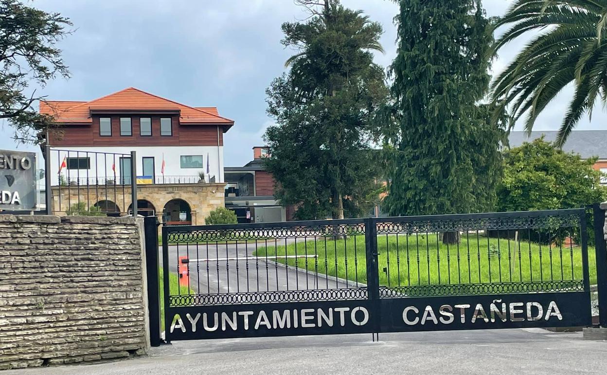 Exterior del Ayuntamiento de Castañeda.