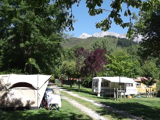 Fotos: La Isla Picos de Europa de Turieno, en el top de campings de montaña de España