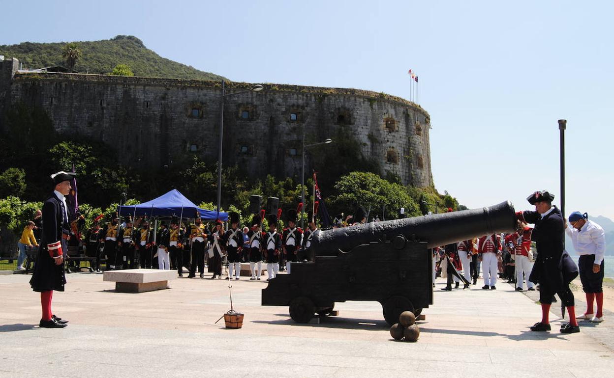 El cañonazo se ha lanzado a los pies del Fuerte de San Martín.