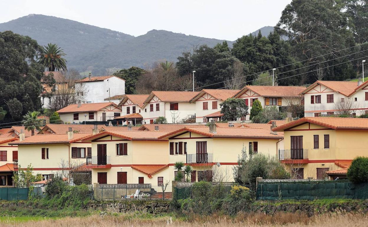 Urbanización La Llana, en Argoños, afectada por las sentencias de derribo. 