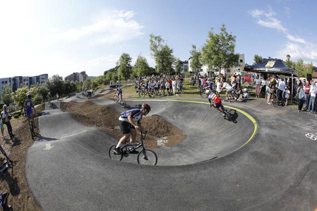 En la pista se han colocado hasta 21 obstáculos. 