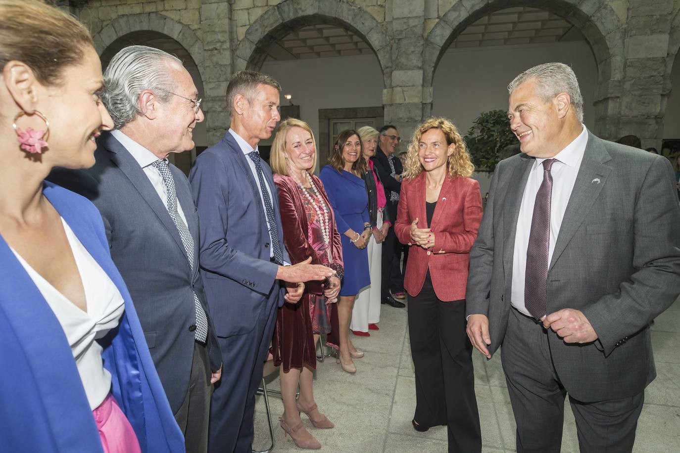 Saludo de la presidenta del Congreso de los Diputados a las autoridades cántabras. 