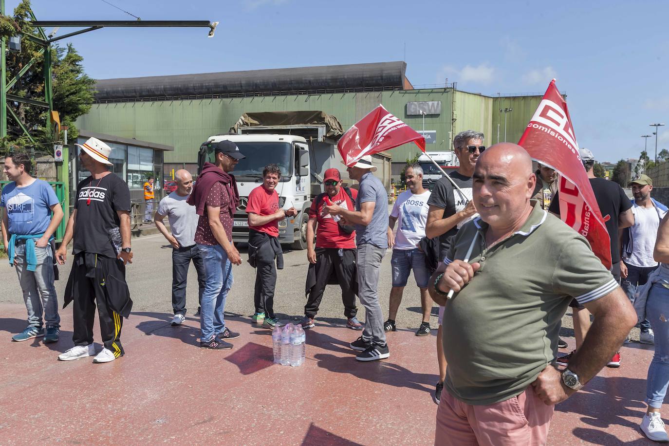 Los trabajadores del metal durante la segunda jornada de la huelga.