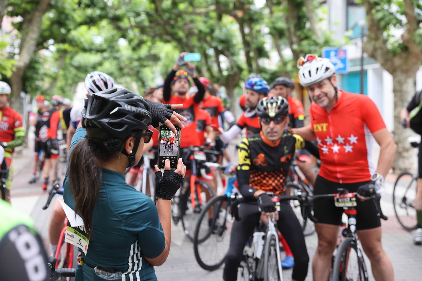 Este sábado se ha celebrado el segundo capítulo de Los 10.000 del Soplao con la prueba de carretera, que ha reunido a 750 participantes en la salida de la Avenida de Cantabria de Cabezón de la Sal a primera hora de la mañana.