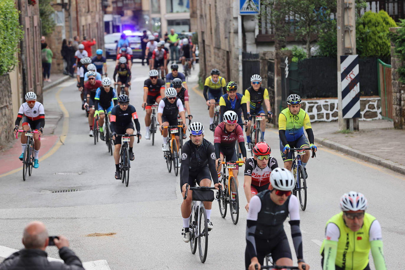 Este sábado se ha celebrado el segundo capítulo de Los 10.000 del Soplao con la prueba de carretera, que ha reunido a 750 participantes en la salida de la Avenida de Cantabria de Cabezón de la Sal a primera hora de la mañana.