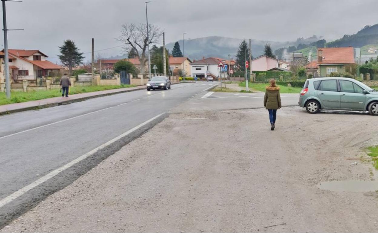 Calles Galicia y los Pedriscos, el acceso principal al municipio desde la Autovía de la Meseta.