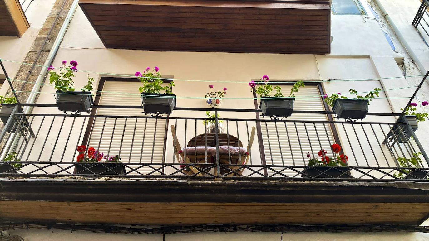 Fotos: Los balcones más floridos de Laredo