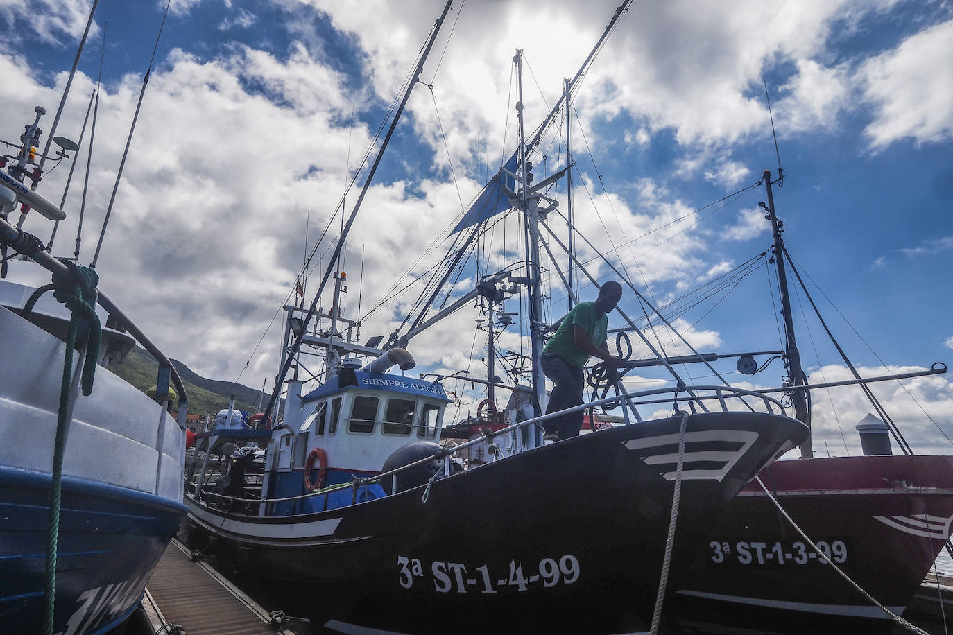 Fotos: La flota cántabra se prepara para la costera de bonito