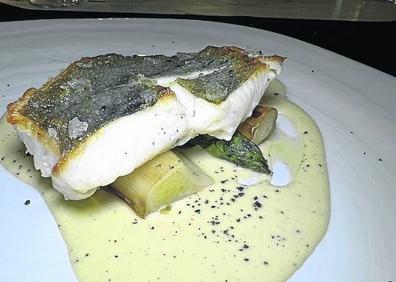 Imagen secundaria 1 - Ensalada de marisco, San Martín a la parrilla, y lomo de cebón de Campoo.