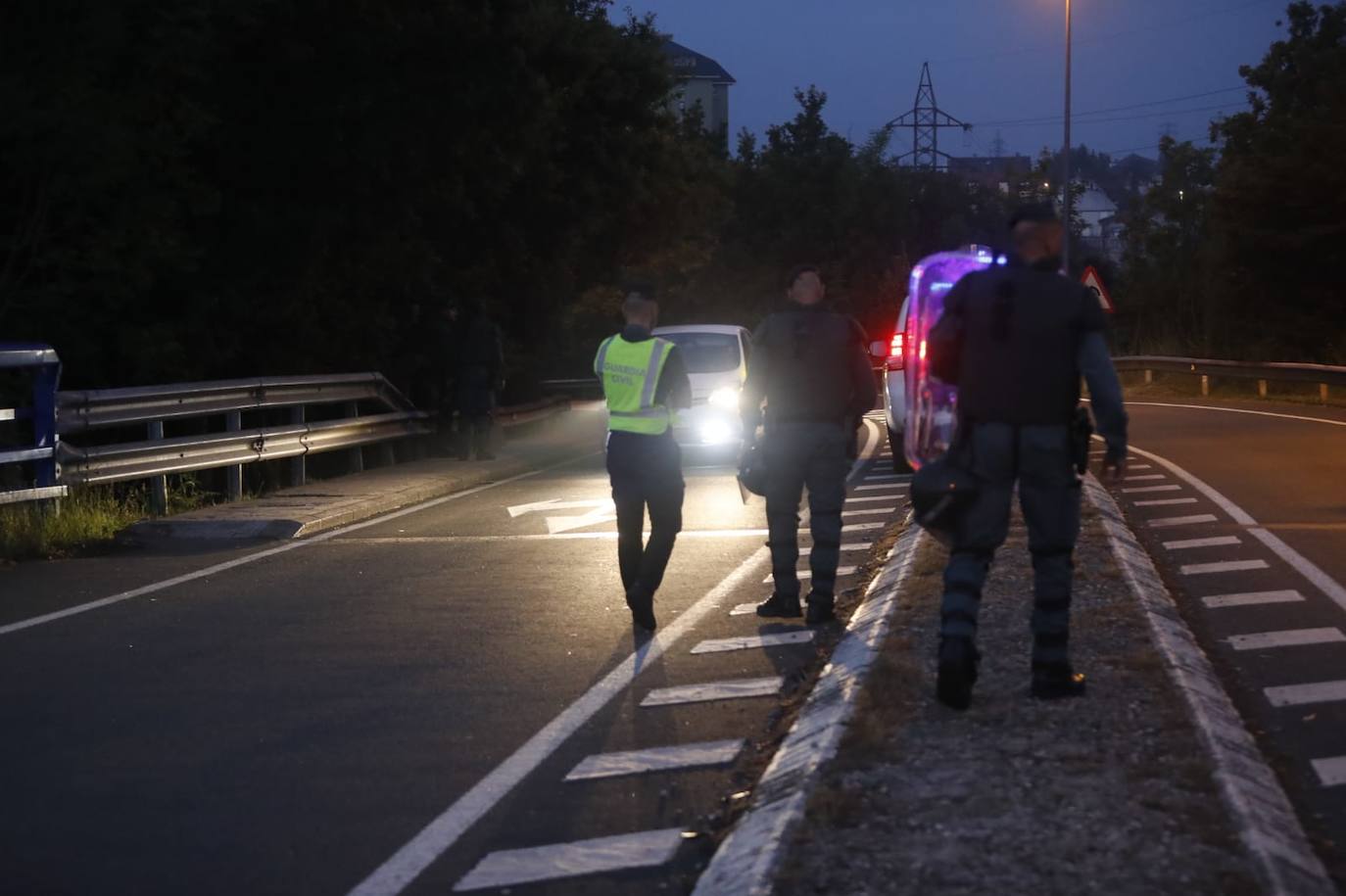 Fuerzas policiales controlan los accesos a las fábricas y los piquetes se concentran en las entradas, en un día sin incidentes y con mucha vigilancia.