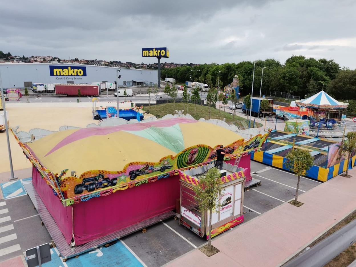 Atracciones de las ferias de San Juan, instaladas junto al centro comercial Bahía Real. 