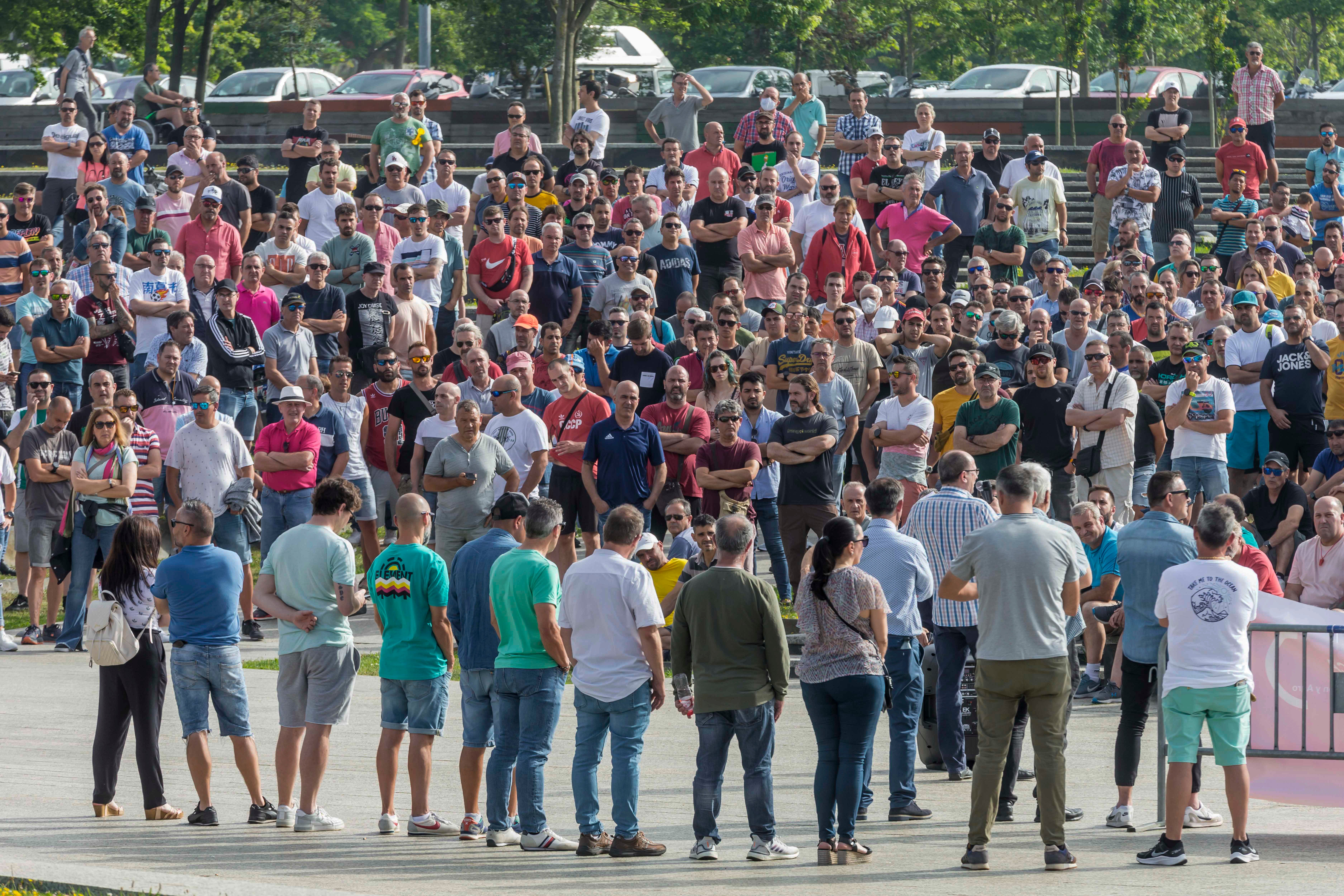 El parque de Las Llamas de Santander ha acogido este miércoles una multitudinaria asamblea de los trabajadores del metal en Cantabria en la decimocuarta jornada de huelga y horas antes de la manifestación de esta tarde (18.00 horas). 