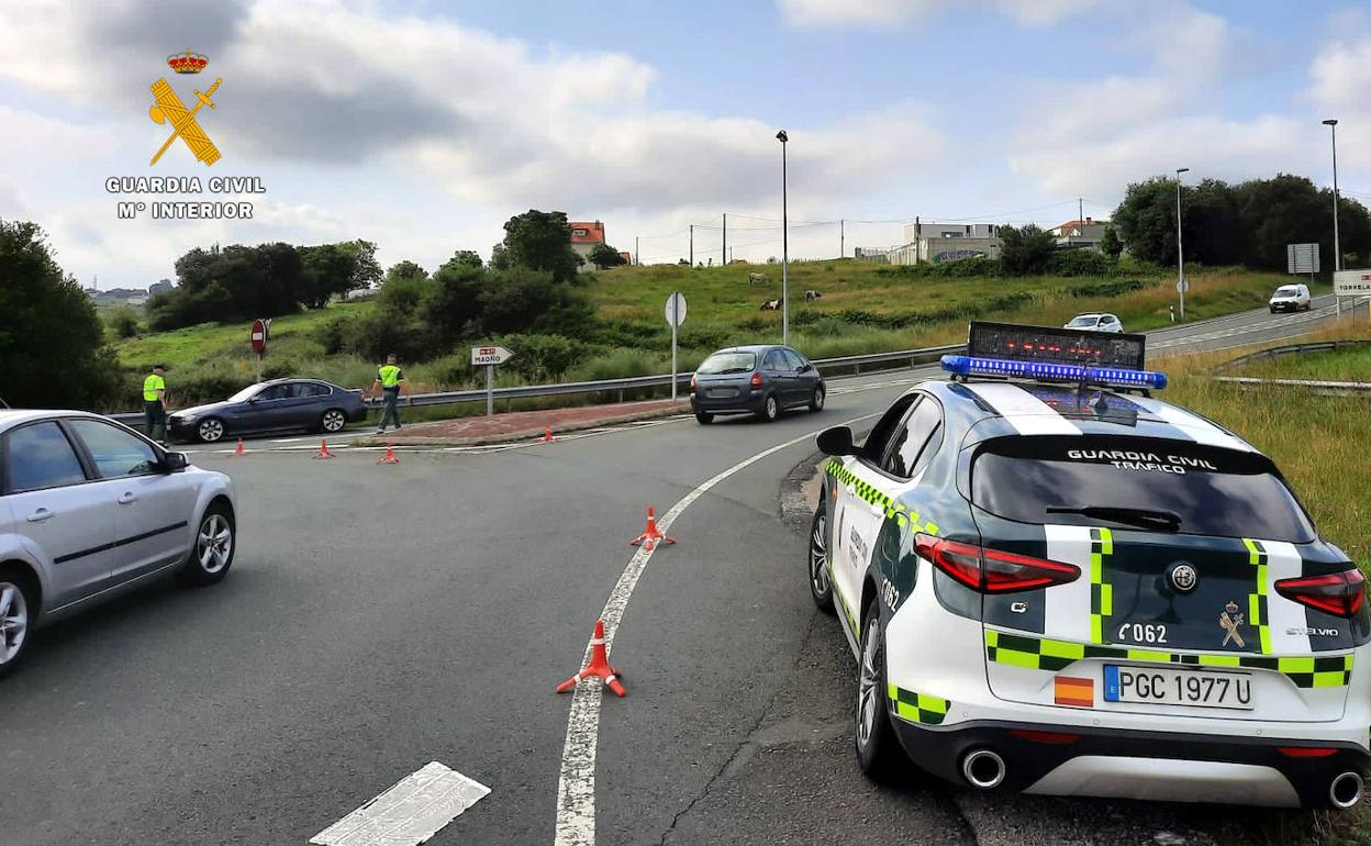 Imagen del control que tenía montado la Guardia Civil cuando pilló al conductor.