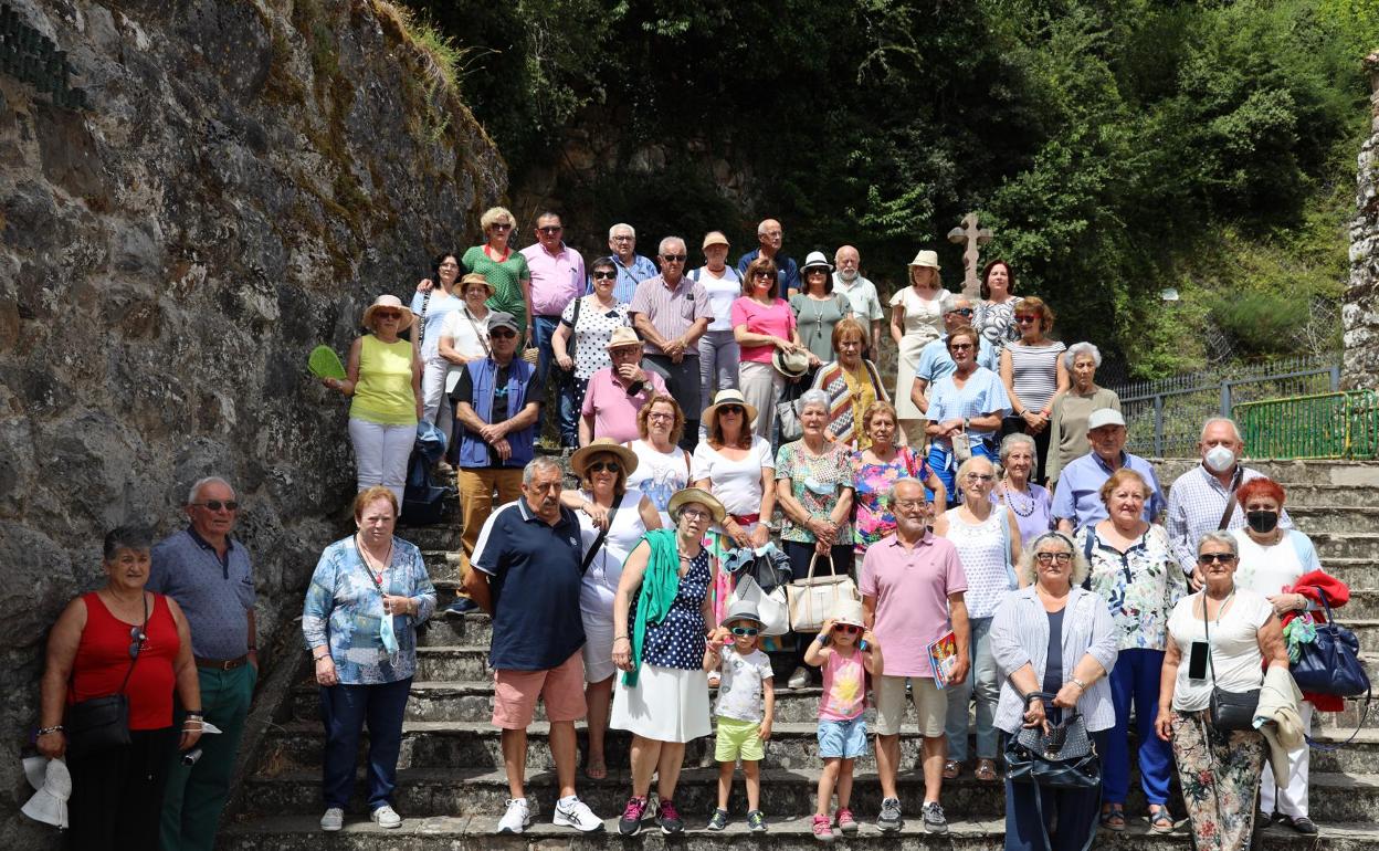 La asociación 'Don Pelayo' de Torrelavega visita Liébana