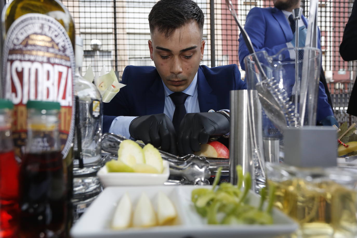 Borja Gutiérrez y Héctor Bonet consiguen los títulos de mejores Jefe de Bar y Joven Barman de Cantabria. Laura Merino se lleva el título al mejor gin tonic; Nuria Basurto consigue hacer el mejor cóctel 'interregional'; y el torrelaveguense Javier Rincón gana en el apartado de técnica