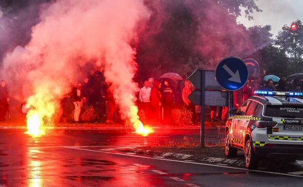 Bengalas en los accesos de Astander