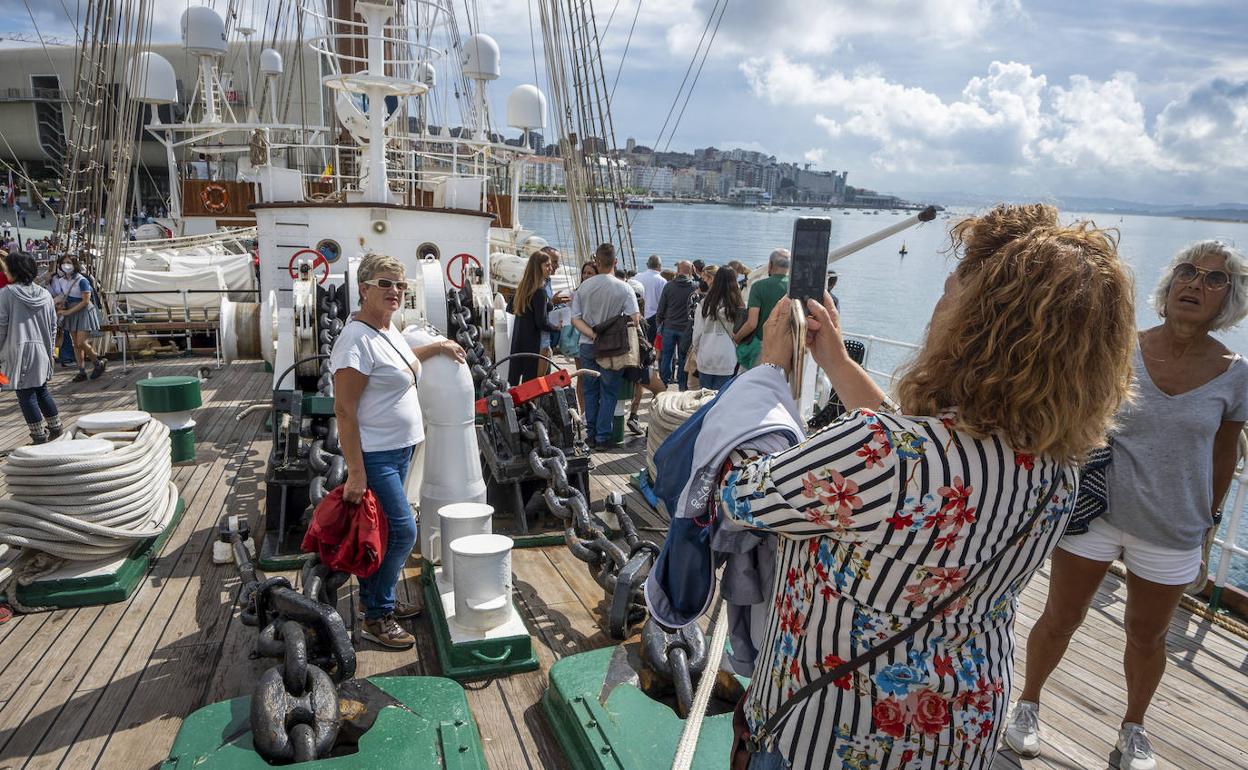 Visitantes en Elcano. 