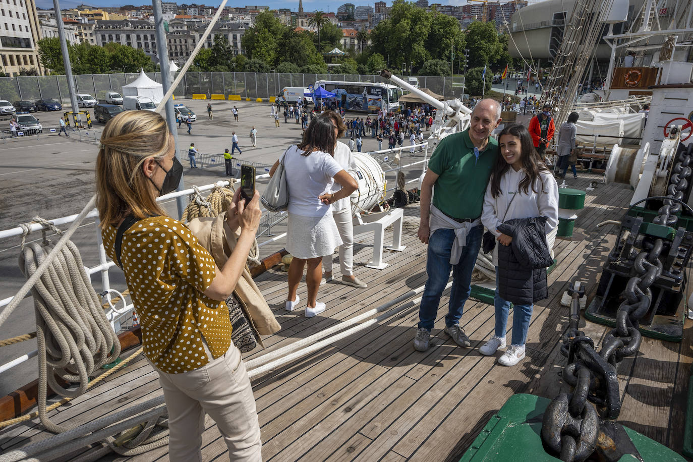 Fotos: La visita a Elcano, en imágenes