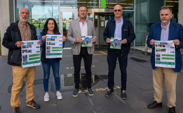 De izquierda a derecha, Fernando Isasi, Ángela Pombo, Guillermo Blanco, Leoncio Carrascal y Antonio Lucio.