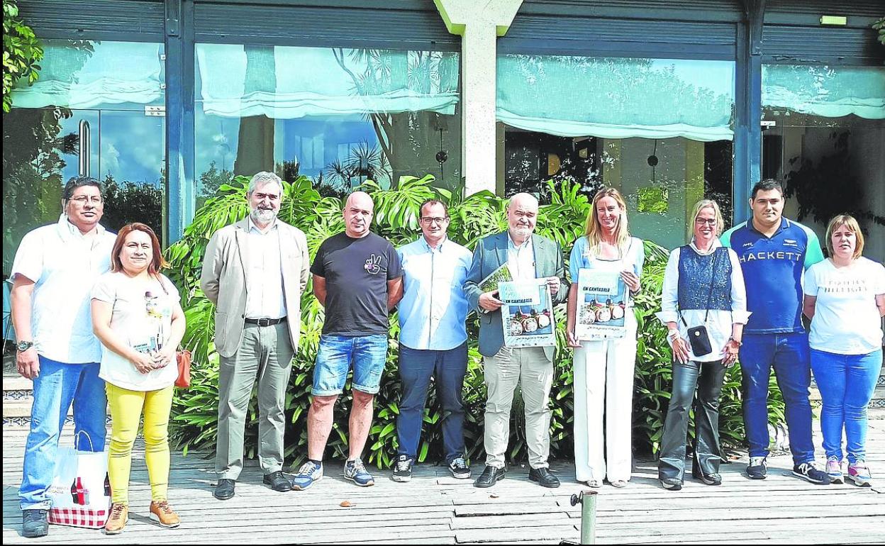 Foto de familia de la presentación de la 18ª edición de la Quincena del Pincho de Cantabria. 