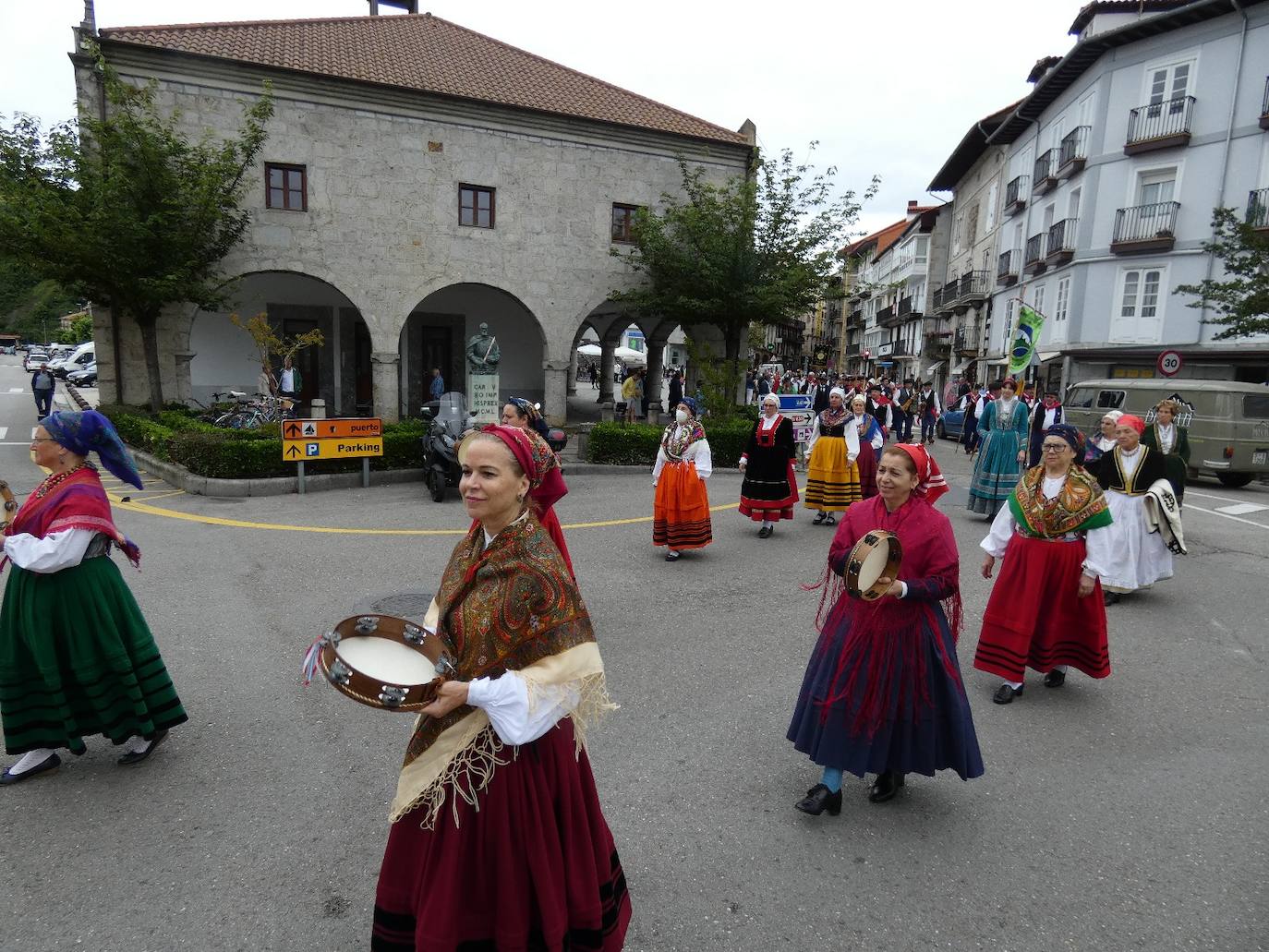 Fotos: Pasarela del traje montañés