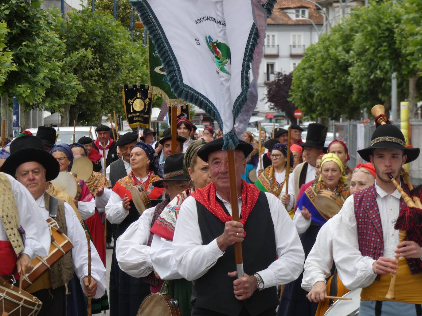 Fotos: Pasarela del traje montañés