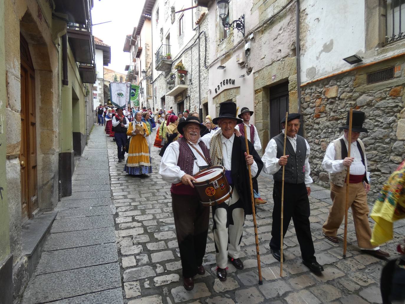 Fotos: Pasarela del traje montañés