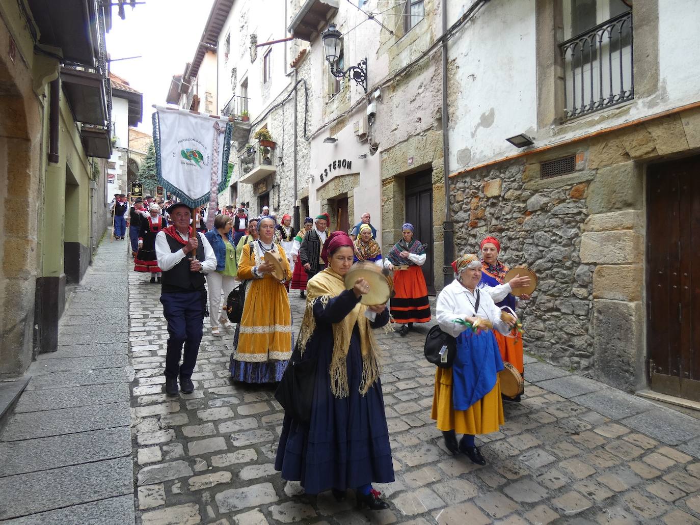 Fotos: Pasarela del traje montañés