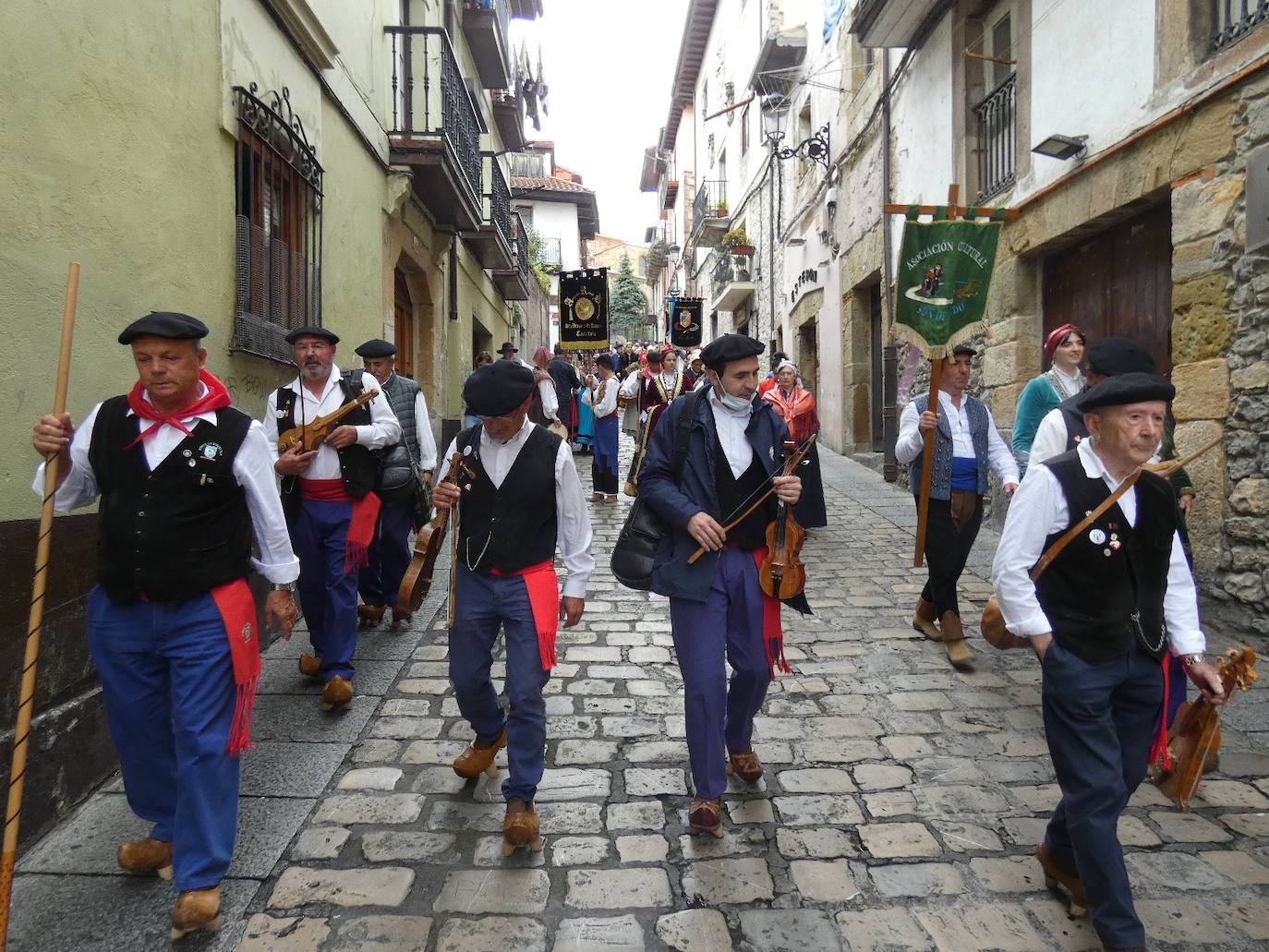 Fotos: Pasarela del traje montañés