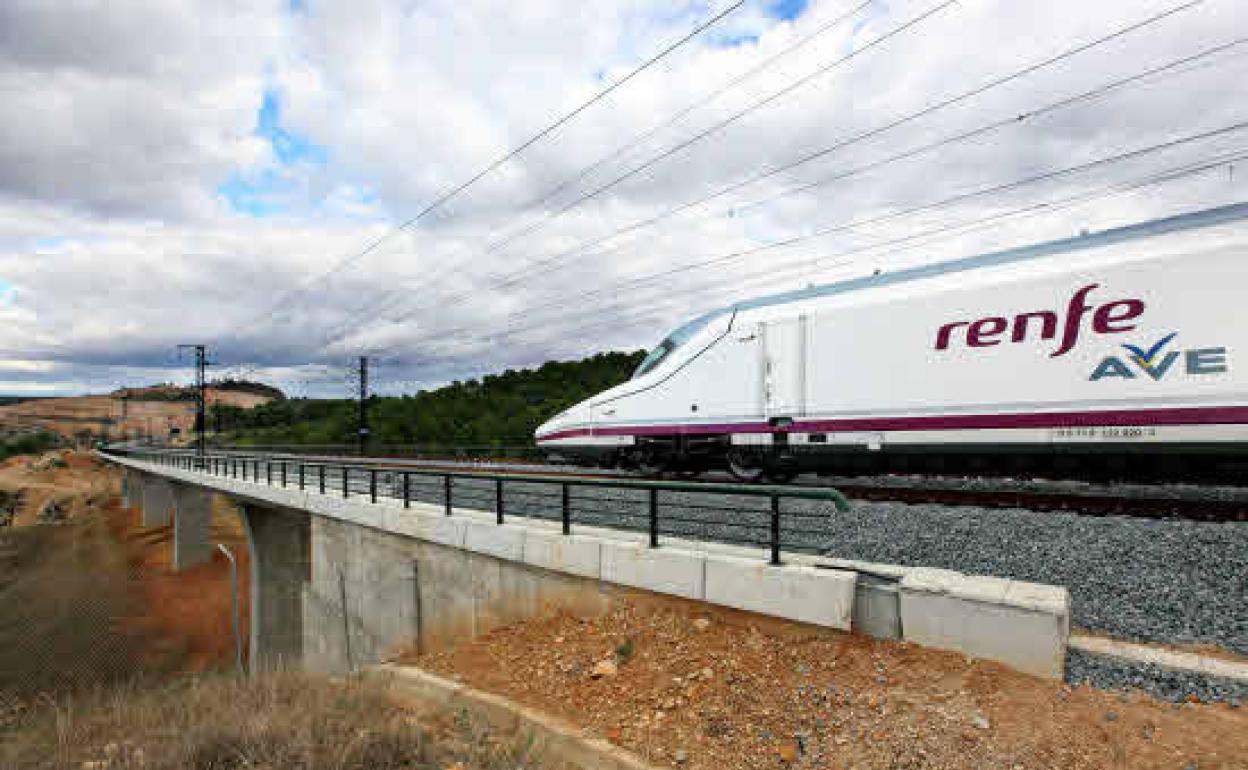 Imagen de archivo del AVE entre Madrid y Valencia.