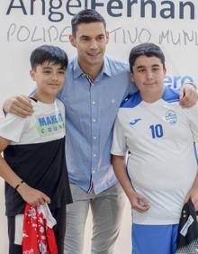 Imagen secundaria 2 - El deportista internacional Ángel Fernández ya da nombre a un pabellón de El Astillero