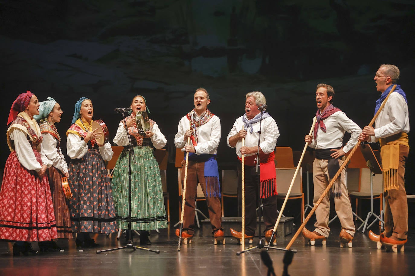 El grupo campurriano Arvejales debutó en la gala.