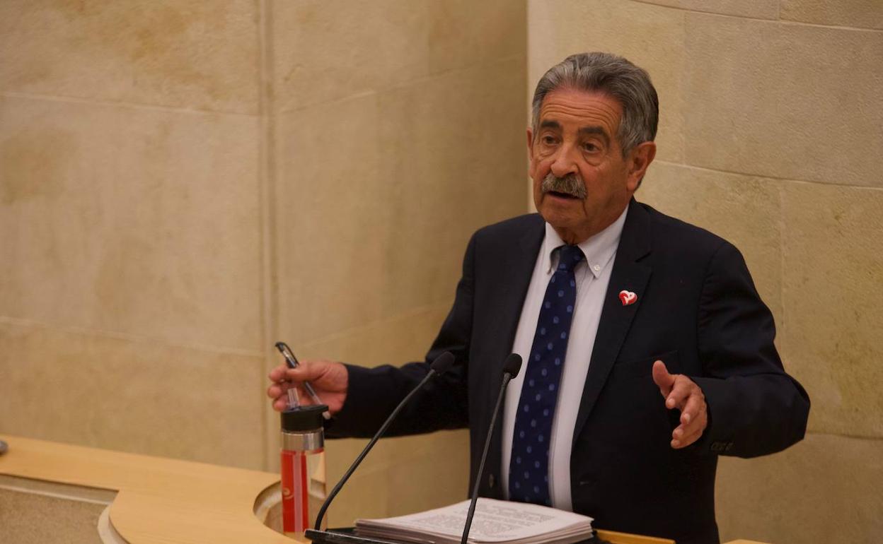 Imagen de Miguel Ángel Revilla durante su intervención en el Parlamento.