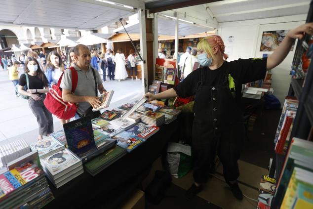 La inaguración de la feria tuvo un carácter multitudinario.