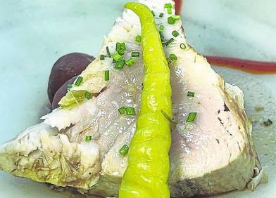 Imagen secundaria 1 - Bonito con salsa agridulce y fritos de rabo de toro con barbacoa. 