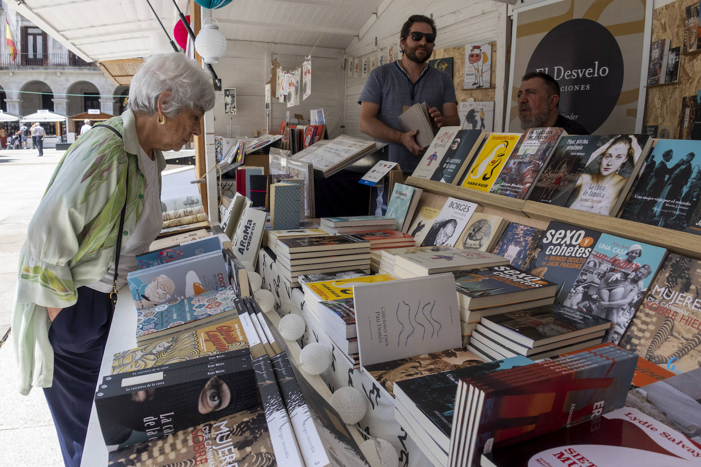 Fotos: Imágenes de la Feria del Libro de Santander, este sábado