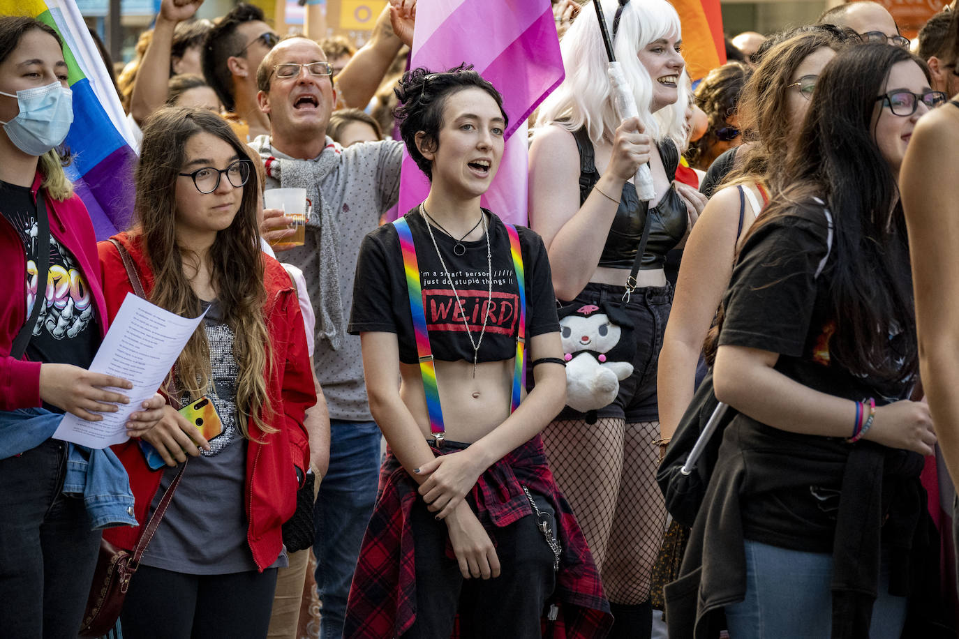 Cientos de personas se han sumado este sábado por la tarde a la manifestación en Santander del Día del Orgullo LGTBI+, en un ambiente reivindicativo y festivo desde la Plaza de Numancia a la de Alfonso XXIII.