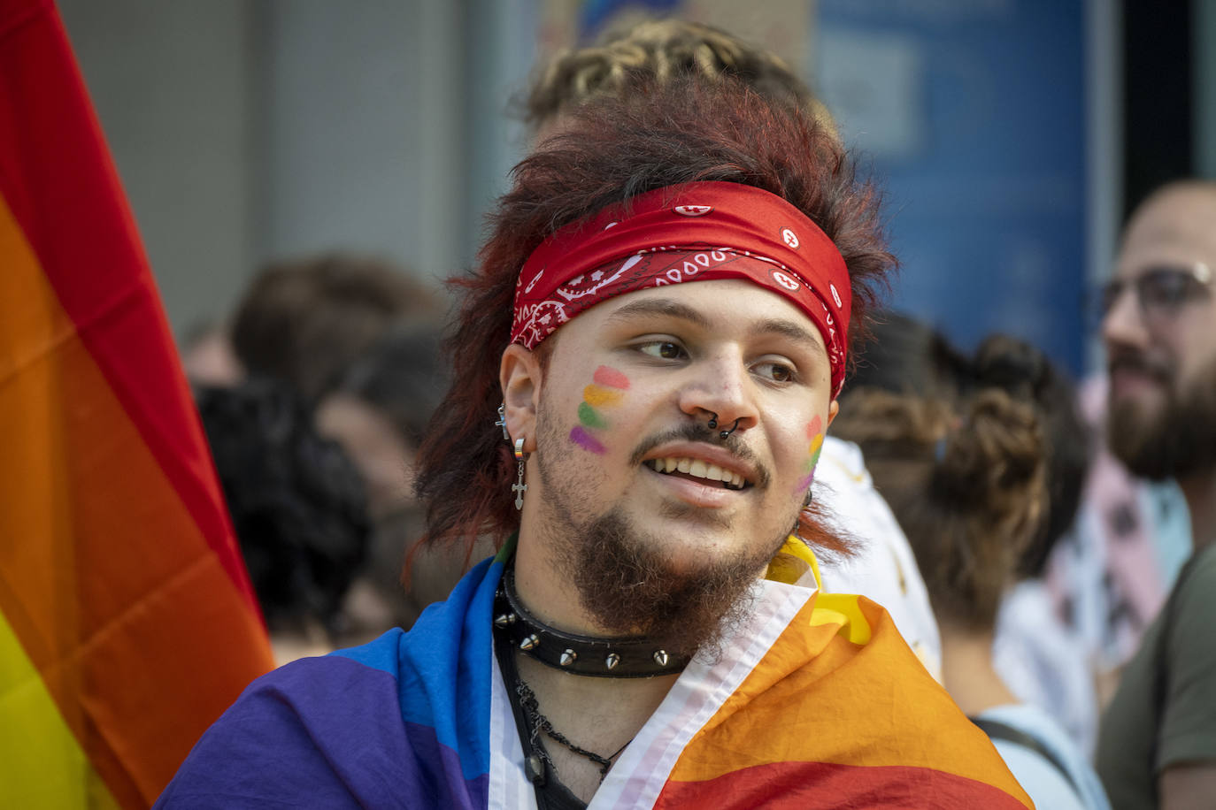 Cientos de personas se han sumado este sábado por la tarde a la manifestación en Santander del Día del Orgullo LGTBI+, en un ambiente reivindicativo y festivo desde la Plaza de Numancia a la de Alfonso XXIII.