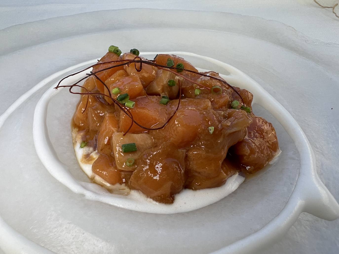 Samuel Fernández desarrolla propuestas muy gustosas con toques creativos pero sin olvidar los conceptos clásicos | La carta cuenta con una amplia y atractiva variedad de entrantes antes de llegar a los pescados del día