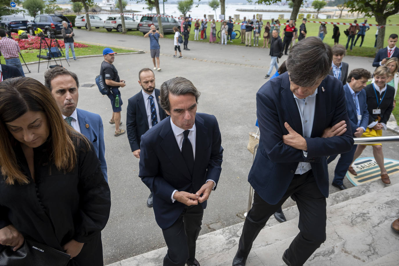 Aznar y Andradas entran en el Paraninfo de La Magdalena.