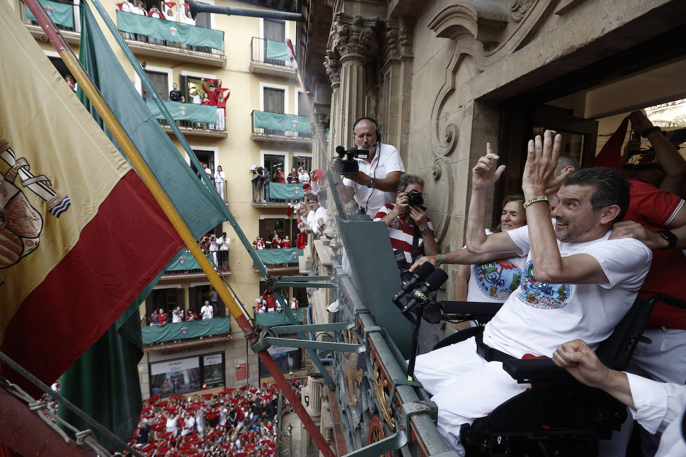 El exfutbolista Juan Carlos Unzué, enfermo de ELA, ha sido el encargado de dar la bienvenida a las fiestas de San Fermín 2022.