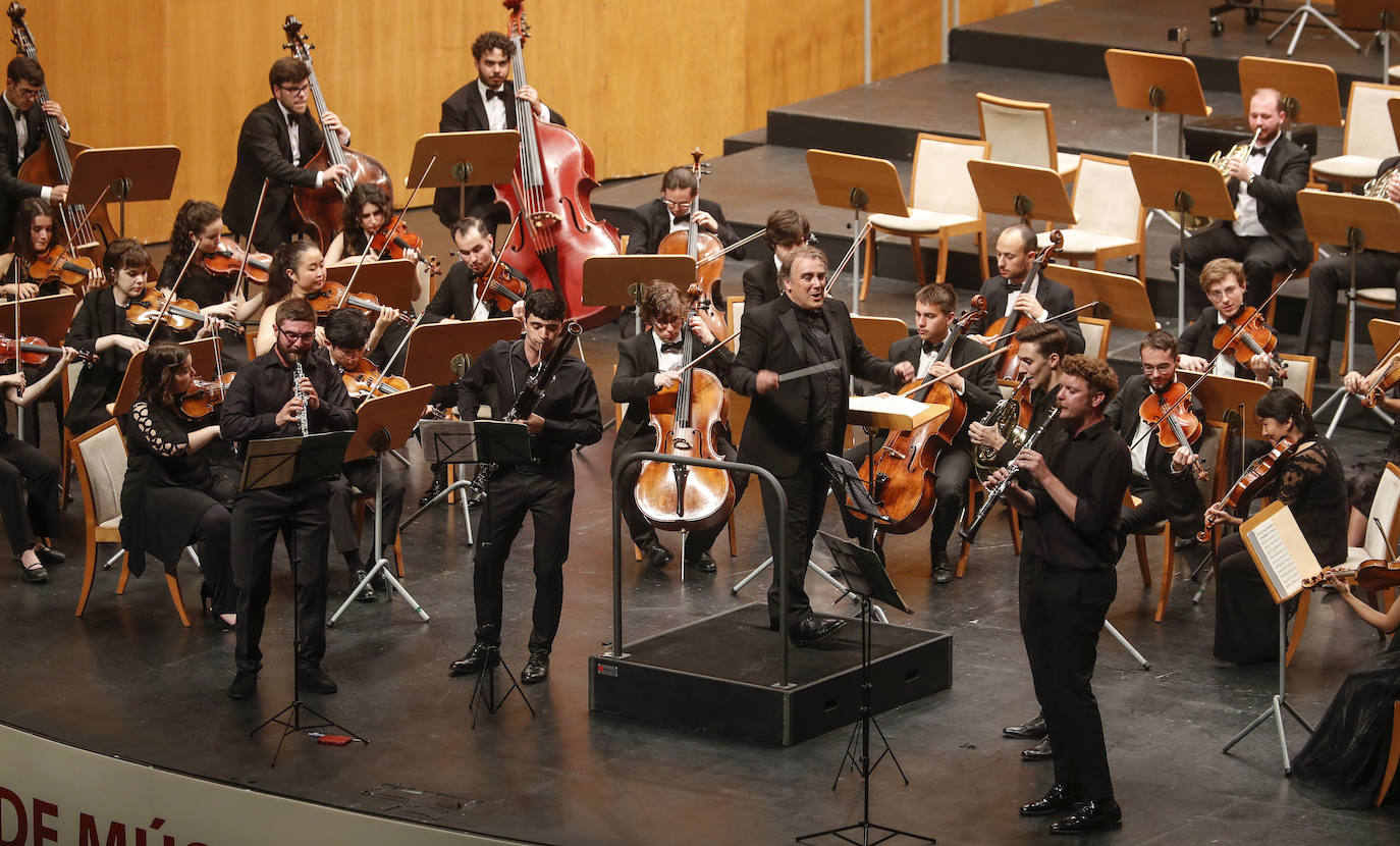 Jaime Martín volvió a la Sala Argenta para dirigir el concierto inaugural del Encuentro de Música y Academia con la voz de la soprano María Isabel Segarra 