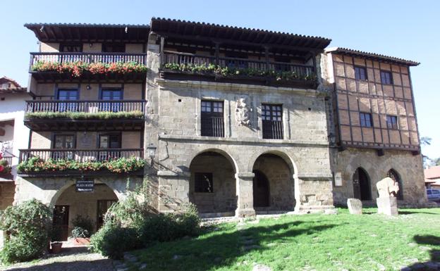 Casas del Aguila y La Parra, en Santillana del Mar.