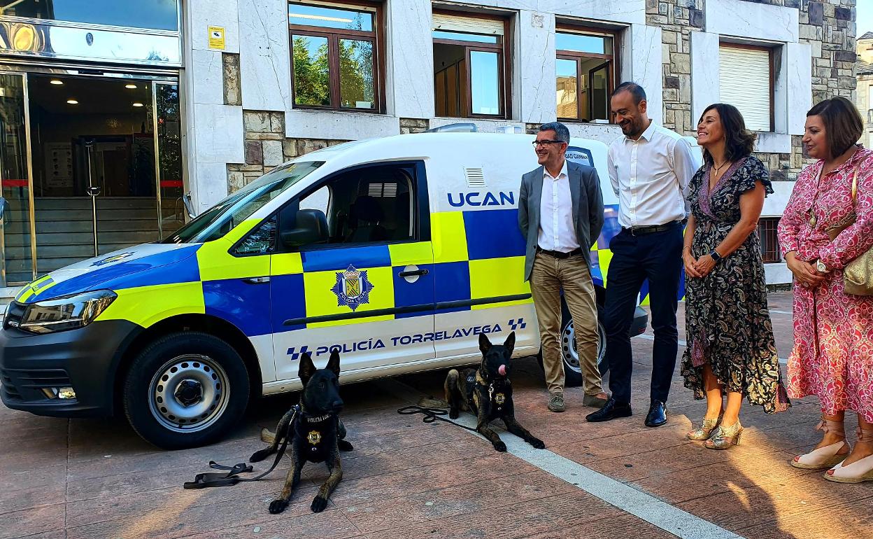 Los perros policía de Torrelavega presentan su Unidad Canina